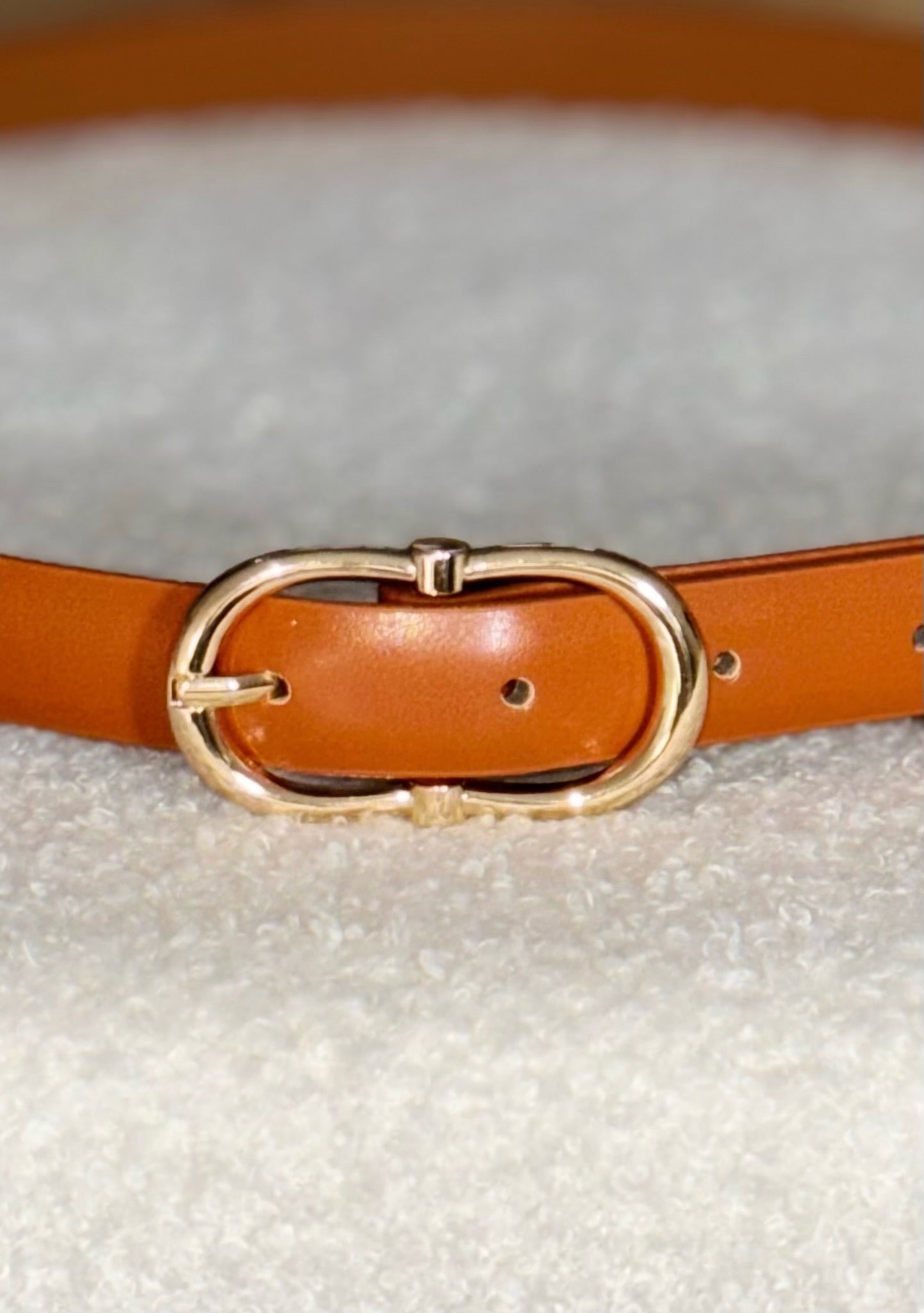 Ceinture avec boucle dorée